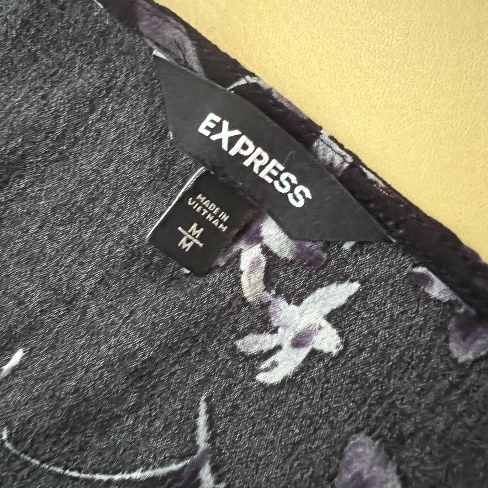 Express dress - Picture 7 of 7